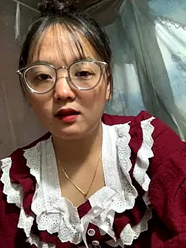 Snapshot of July-y chatting on September 22, 2025, 5:42 am July-y online show from September 22, 2025, 5:42 am