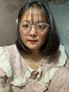 Snapshot of July-y chatting on September 23, 2025, 6:27 am July-y online show from September 23, 2025, 6:27 am