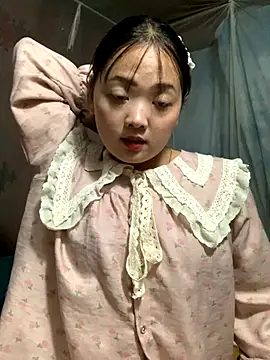 Snapshot of July-y chatting on September 26, 2025, 8:07 am July-y online show from September 26, 2025, 8:07 am