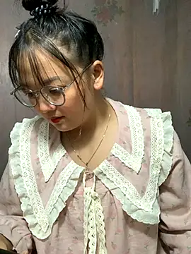 Snapshot of July-y chatting on September 27, 2025, 3:00 am July-y online show from September 27, 2025, 3:00 am