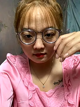 Snapshot of July-y chatting on September 28, 2025, 7:47 am July-y online show from September 28, 2025, 7:47 am