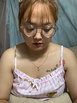 Snapshot of July-y chatting on October 6, 2025, 2:58 pm July-y online show from October 6, 2025, 2:58 pm