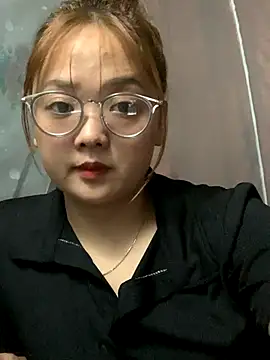 Snapshot of July-y chatting on October 13, 2025, 7:41 am July-y online show from October 13, 2025, 7:41 am