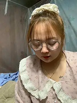 Snapshot of July-y chatting on October 16, 2025, 3:13 pm July-y online show from October 16, 2025, 3:13 pm