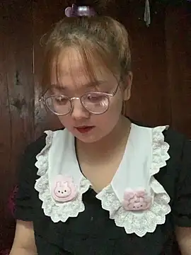 Snapshot of July-y chatting on October 19, 2025, 10:16 am July-y online show from October 19, 2025, 10:16 am