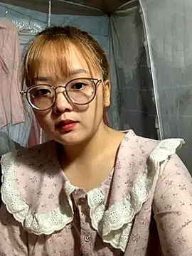 Snapshot of July-y chatting on October 25, 2025, 3:36 am July-y online show from October 25, 2025, 3:36 am