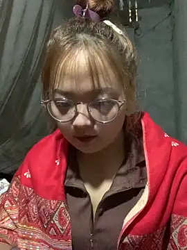 Snapshot of July-y chatting on October 26, 2025, 3:01 am July-y online show from October 26, 2025, 3:01 am