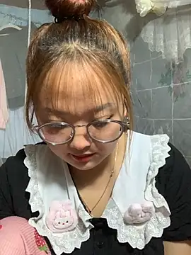 Snapshot of July-y chatting on October 31, 2025, 9:54 am July-y online show from October 31, 2025, 9:54 am