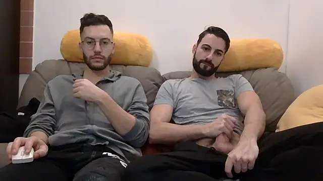 Amicisegreti online show from December 19, 2025, 6:31 am