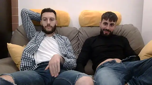 Snapshot of Amicisegreti chatting on April 14, 2026, 9:10 pm Amicisegreti online show from April 14, 2026, 9:10 pm