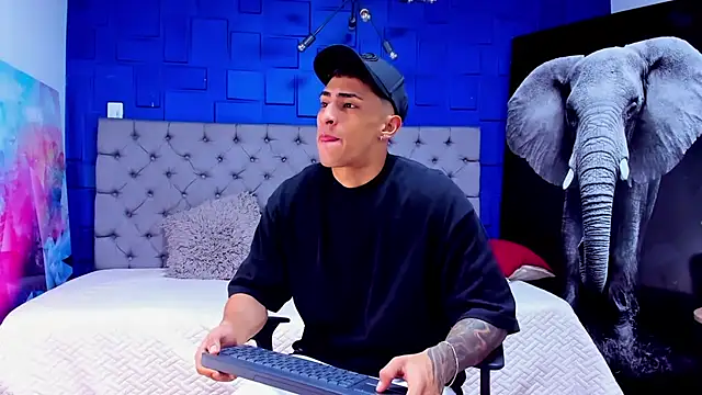 Snapshot of adrian_ray chatting on September 13, 2025, 11:43 am adrian ray online show from September 13, 2025, 11:43 am