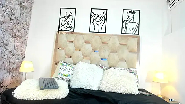 Isabell Villa online show from September 10, 2025, 3:06 am