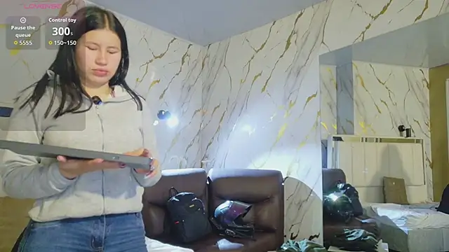 Snapshot of Olivia11_ chatting on April 23, 2026, 2:41 pm Olivia11 online show from April 23, 2026, 2:41 pm