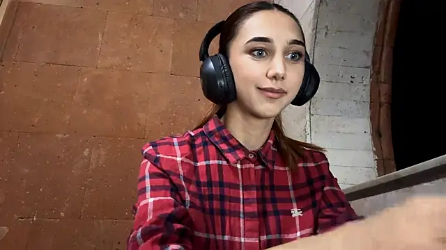 LinaMour online show from September 10, 2025, 9:59 pm