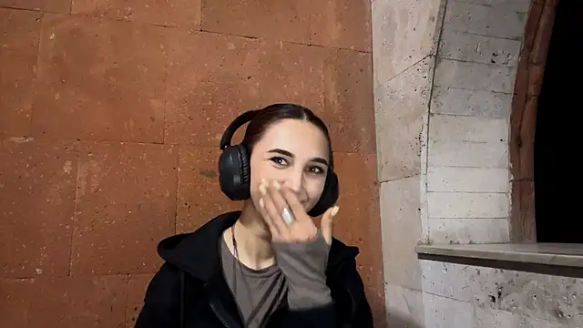 LinaMour online show from September 11, 2025, 10:10 pm