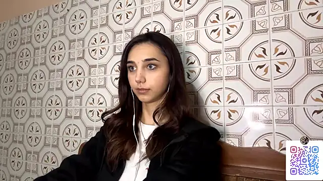 LinaMour online show from November 10, 2025, 11:15 pm