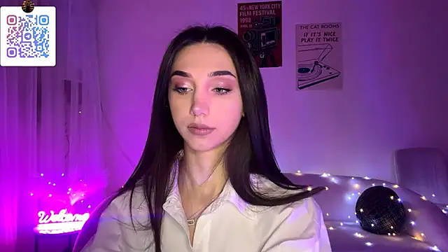 LinaMour online show from March 31, 2026, 10:21 pm