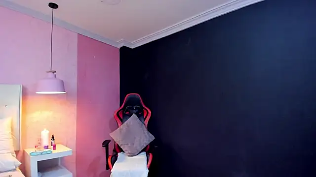 SkylerBloomm online show from October 20, 2025, 3:18 am