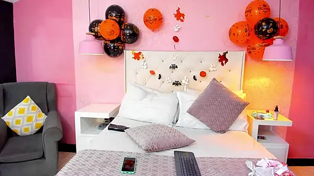 SkylerBloomm online show from October 23, 2025, 2:44 am