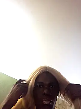 Cocoaversace302 online show from October 21, 2025, 9:26 pm