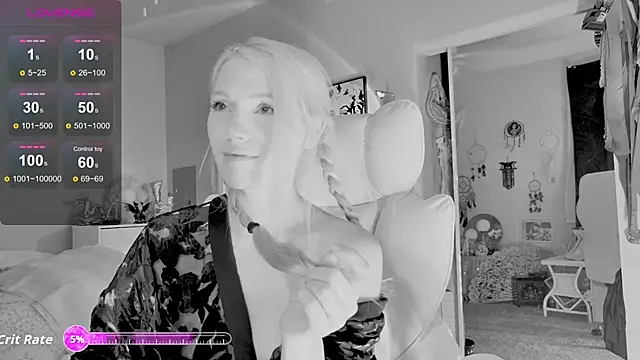 Snapshot of Talulaa chatting on September 14, 2025, 12:32 am Talulaa online show from September 14, 2025, 12:32 am