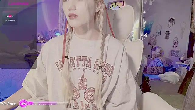 Snapshot of Talulaa chatting on November 8, 2025, 6:40 pm Talulaa online show from November 8, 2025, 6:40 pm