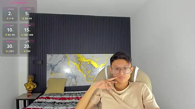 SantiagoRusso18 online show from December 19, 2025, 12:56 pm