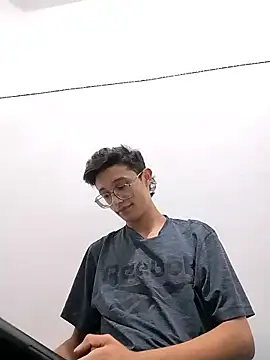 SantiagoRusso18 online show from January 12, 2026, 12:05 am