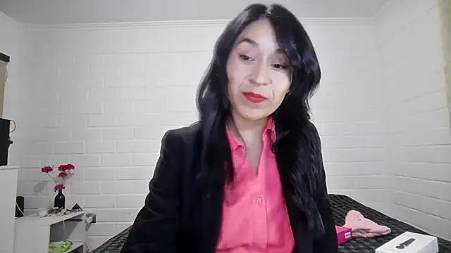 Snapshot of KalosGyne chatting on June 5, 2026, 7:14 am KalosGyne online show from June 5, 2026, 7:14 am