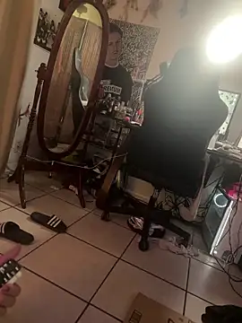 Snapshot of crashnasty chatting on October 26, 2025, 5:35 am crashnasty online show from October 26, 2025, 5:35 am