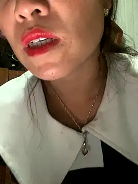 Snapshot of tuyetnhi-00 chatting on October 7, 2025, 1:19 pm tuyetnhi-00 online show from October 7, 2025, 1:19 pm