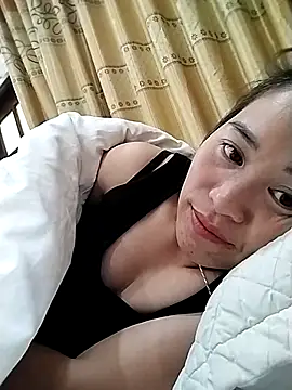 Snapshot of tuyetnhi-00 chatting on November 2, 2025, 4:15 am tuyetnhi-00 online show from November 2, 2025, 4:15 am