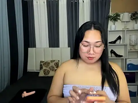 Snapshot of TsUncutKaren chatting on February 21, 2026, 4:52 pm TsUncutKaren online show from February 21, 2026, 4:52 pm