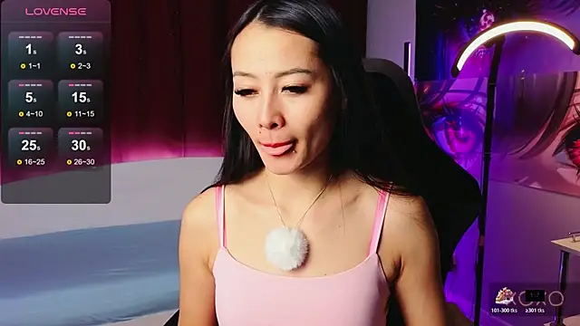 Milly  Foxy online show from December 21, 2025, 1:07 pm