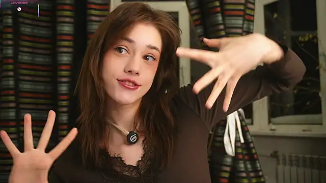 Snapshot of ttragedienne chatting on December 21, 2025, 2:30 am ttragedienne online show from December 21, 2025, 2:30 am