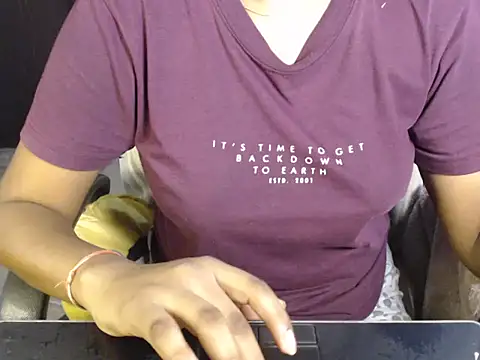 Snapshot of hot_riaa25 chatting on July 6, 2026, 5:48 pm hot riaa25 online show from July 6, 2026, 5:48 pm