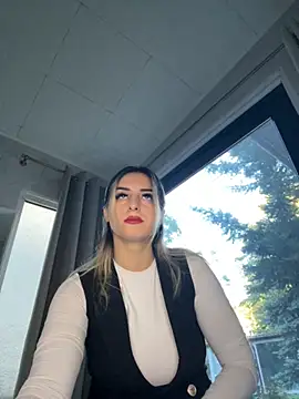 Ella Vee online show from September 18, 2025, 4:47 am