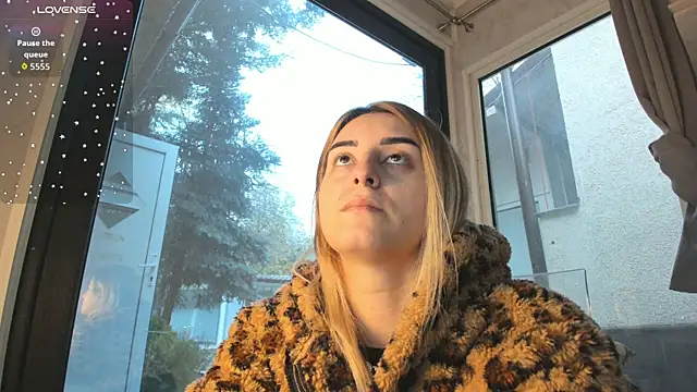 Ella Vee online show from November 30, 2025, 6:39 am