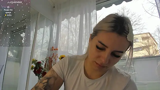 Ella Vee online show from March 18, 2026, 6:16 am