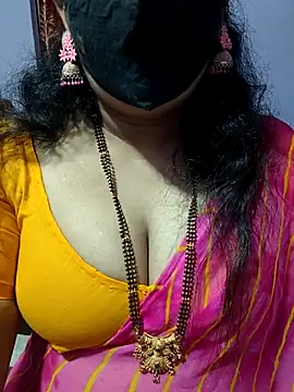 luci-queen online show from October 15, 2025, 8:14 am