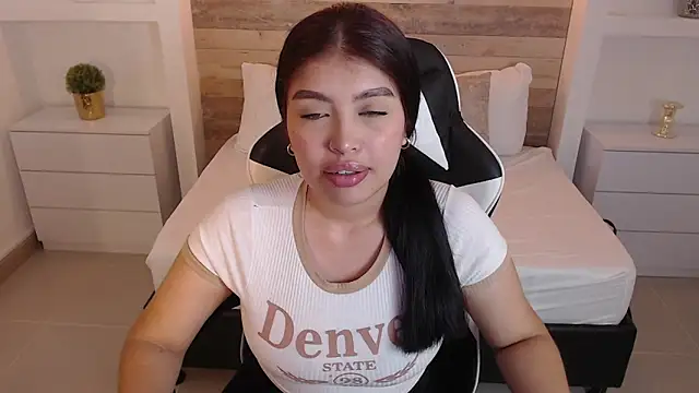 carriepink  online show from September 23, 2025, 12:19 pm