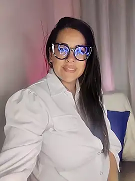 Nicoleefaith  online show from April 15, 2026, 6:59 pm