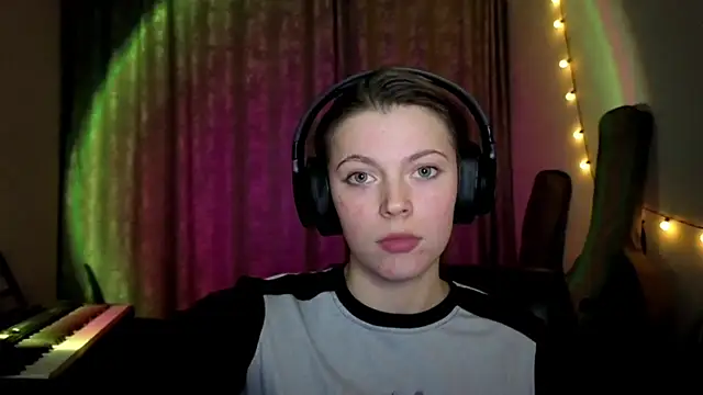 CutieAnny online show from March 3, 2026, 8:04 pm