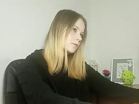 LydiaYoung online show from November 6, 2025, 7:15 pm