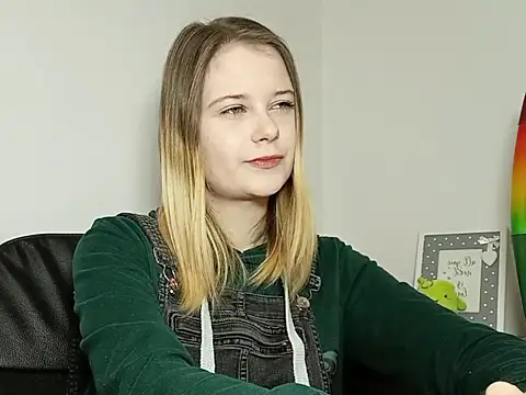 LydiaYoung online show from November 20, 2025, 7:13 pm