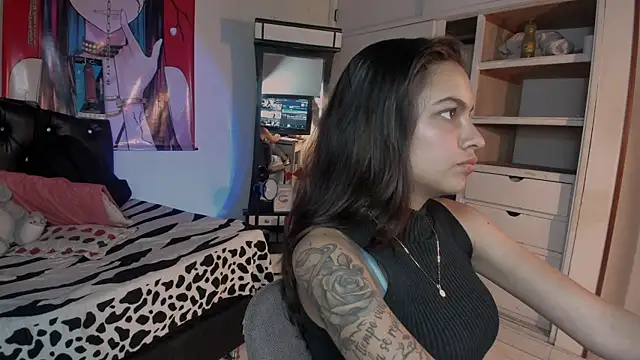 Skylovershot online show from October 22, 2025, 7:35 pm