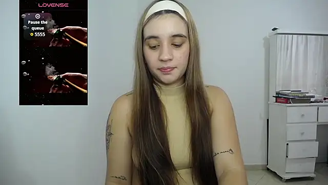 Ambar lynn online show from October 18, 2025, 5:57 pm