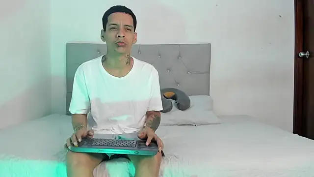 twinkDuohot online show from December 18, 2025, 4:18 am