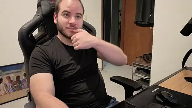 Snapshot of Paul00474 chatting on November 9, 2025, 8:29 pm Paul00474 online show from November 9, 2025, 8:29 pm