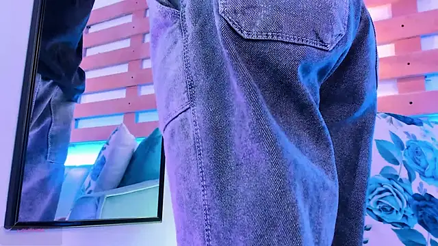 ArianaSantana online show from October 1, 2025, 12:55 pm